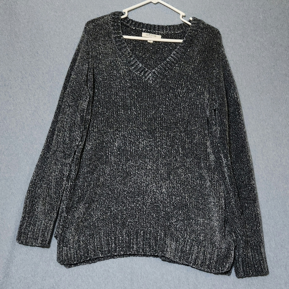 Orvis gray v-neck sweater. Size medium